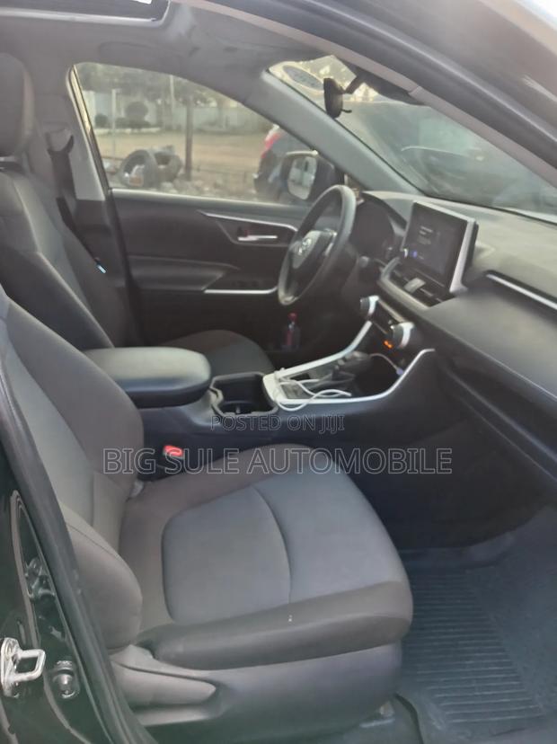 Toyota RAV4 XLE 2025 Gray