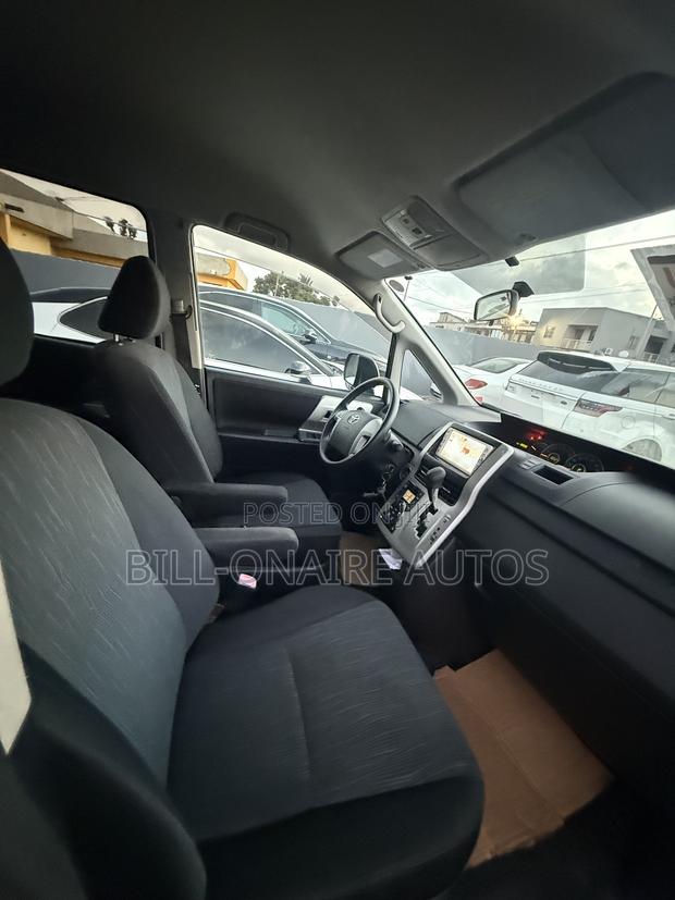 Toyota Voxy 2011 Black