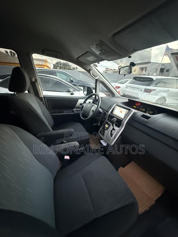 Toyota Voxy 2011 Black