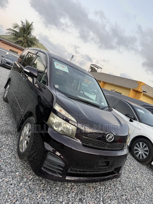 Toyota Voxy 2011 Black