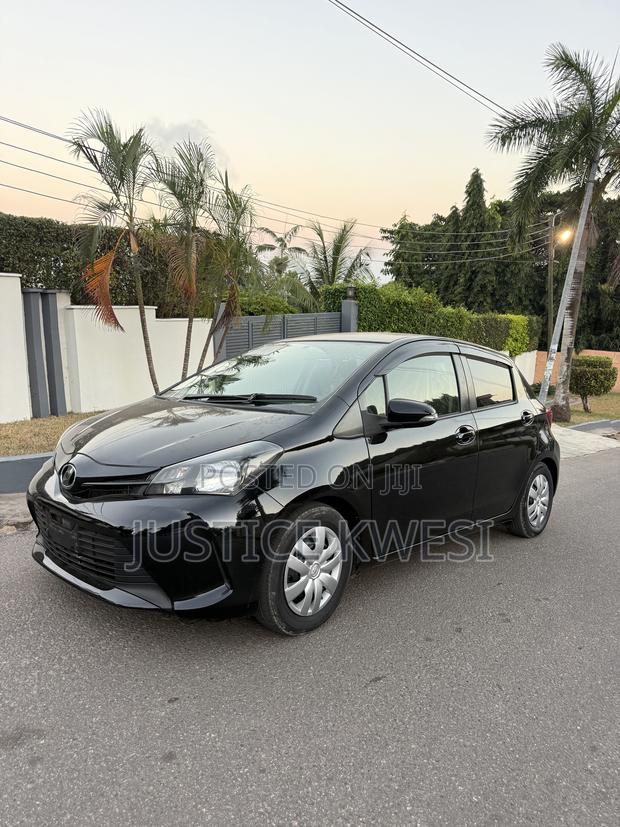 Toyota Vitz 1.5 FWD 5dr 2015 Black