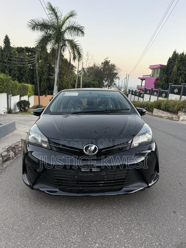 Toyota Vitz 1.5 FWD 5dr 2015 Black