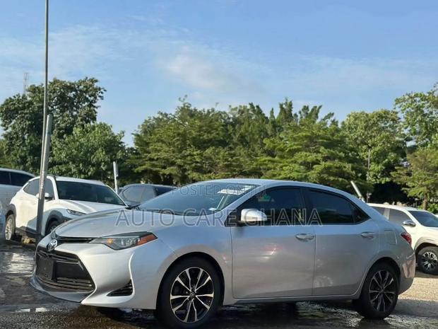 Toyota Corolla LE (1.8L 4cyl 2A) 2018 Silver