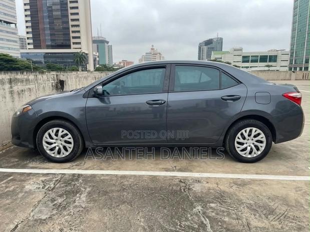 Toyota Corolla LE 4dr Sedan (1.8L 4cyl CVT) 2017 Gray