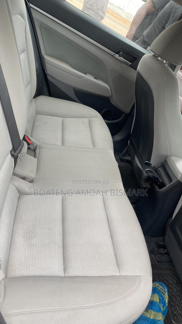 Hyundai Elantra SE Sedan FWD (2.0L 4cyl 6M) 2017 Black