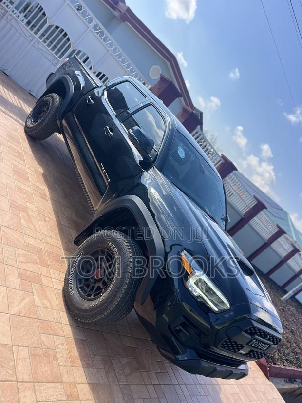 Toyota Tacoma 2024 Black