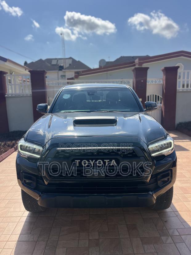 Toyota Tacoma 2024 Black