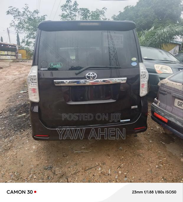 Toyota Voxy 2013 Gray