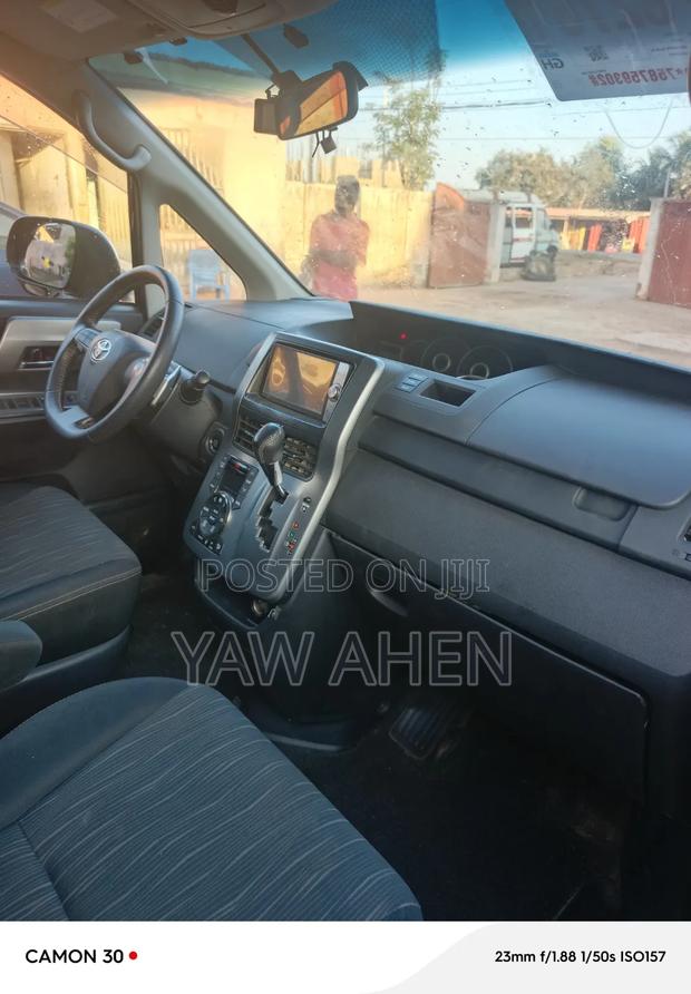 Toyota Voxy 2013 Gray