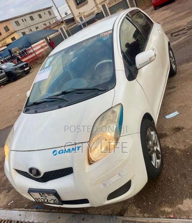 Toyota Vitz 2012 White