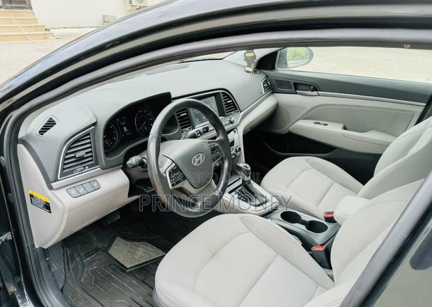 Hyundai Elantra 2018 Black