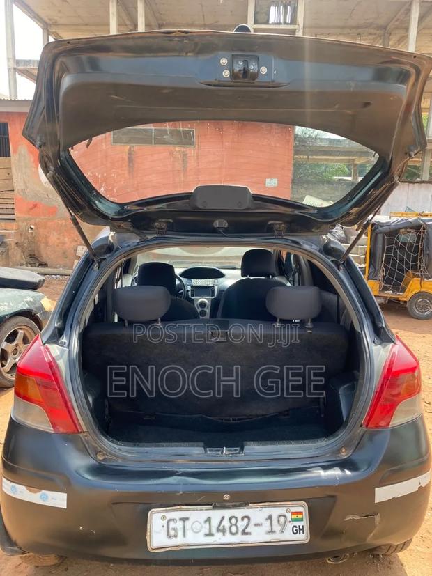 Toyota Vitz 2012 Black