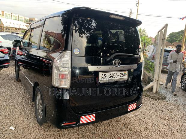 Toyota Voxy 2011 Black