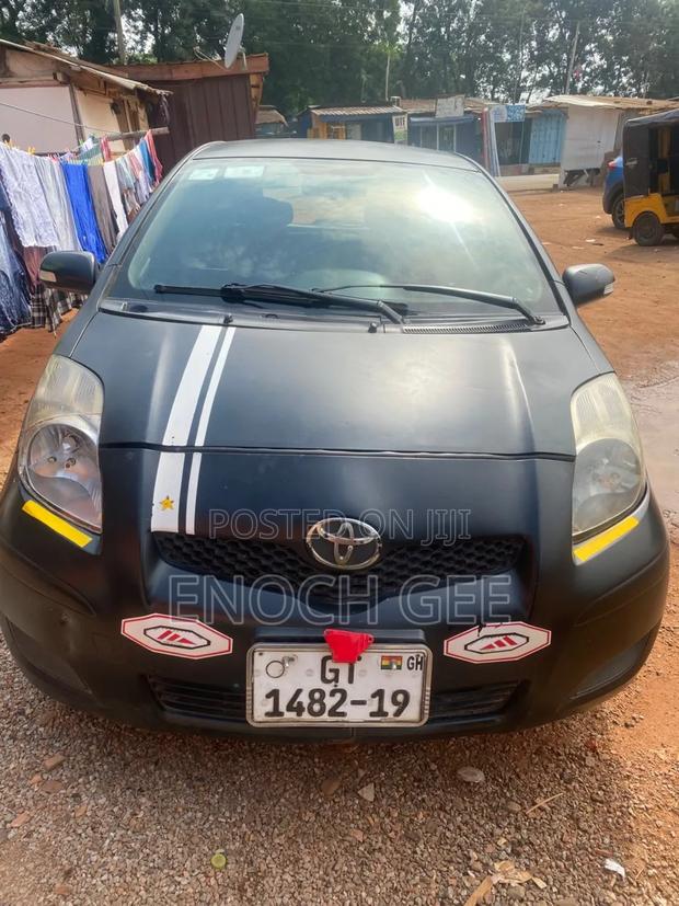 Toyota Vitz 2012 Black