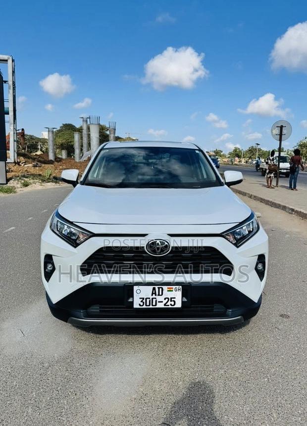 Toyota RAV4 2024 White