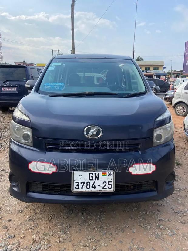 Toyota Voxy 2013 Gray