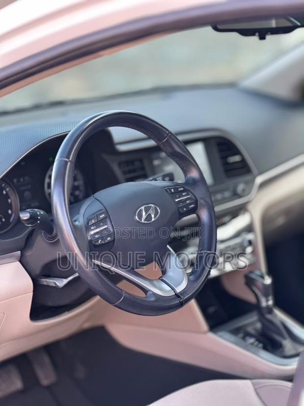 Hyundai Elantra SEL 2019 White