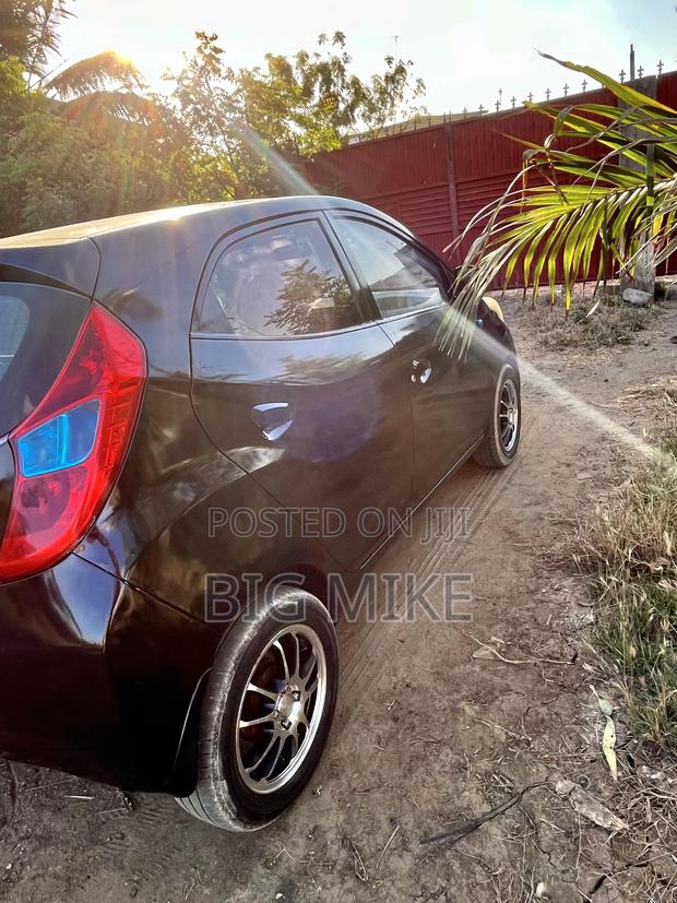 Hyundai Eon 2012 Black
