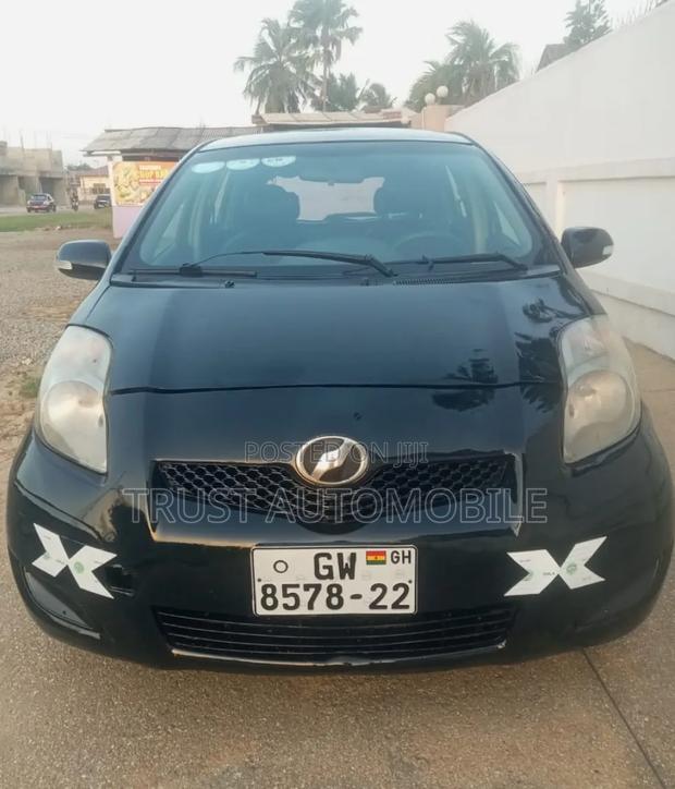 Toyota Vitz 2010 Black