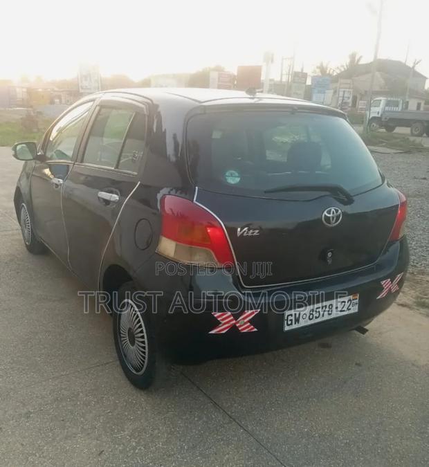 Toyota Vitz 2010 Black