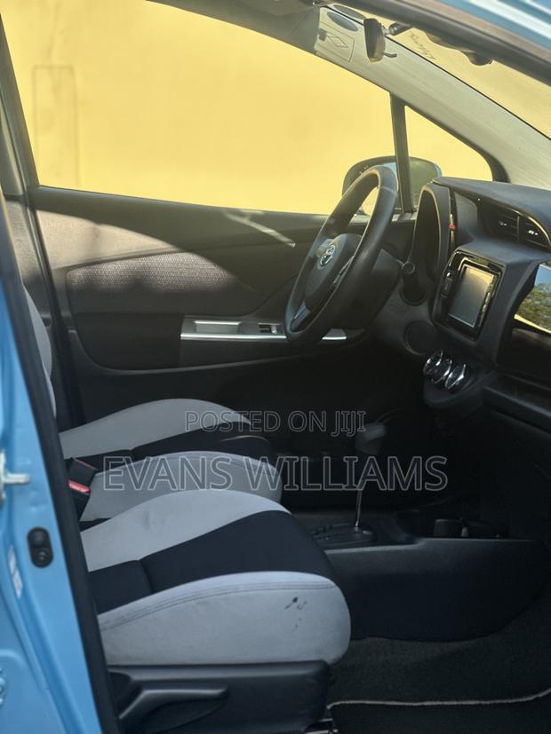 Toyota Vitz 1.3 FWD 5dr 2016 Blue