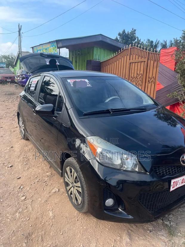 Toyota Yaris 2012 Black