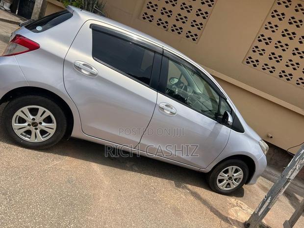 Toyota Vitz 2012 Silver