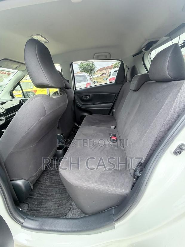 Toyota Vitz 2012 Silver