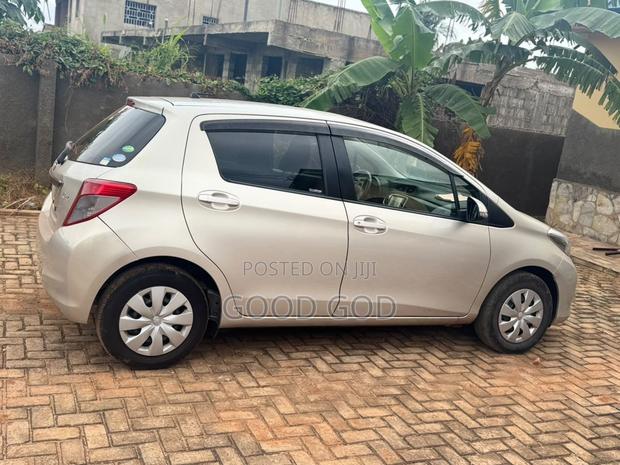 Toyota Vitz 1.3 FWD 5dr 2015 Beige