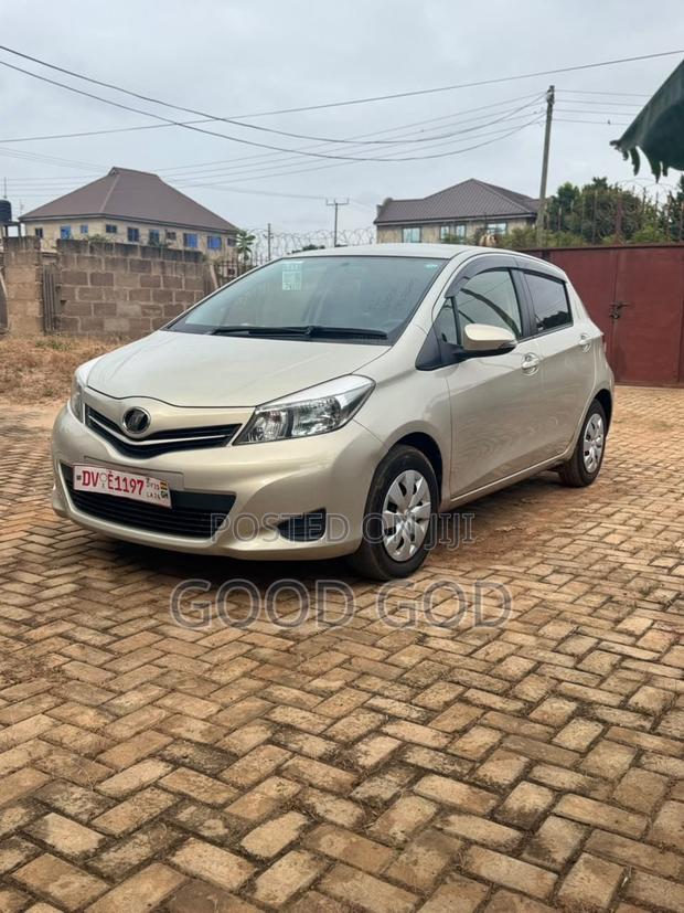 Toyota Vitz 1.3 FWD 5dr 2015 Beige