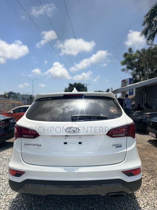 Hyundai Santa Fe SE AWD 2017 White