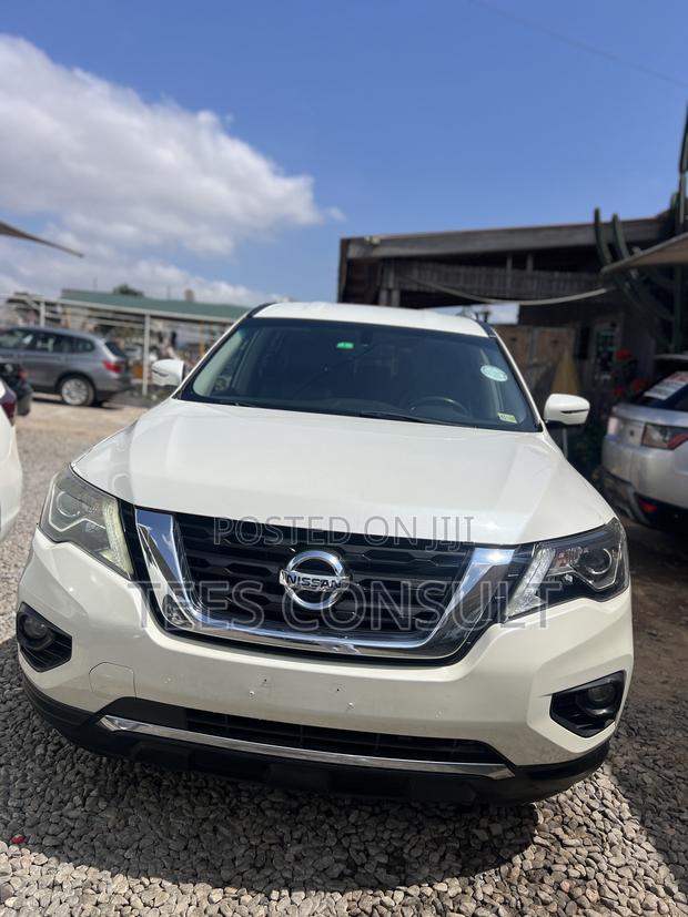 Nissan Pathfinder 2017 White