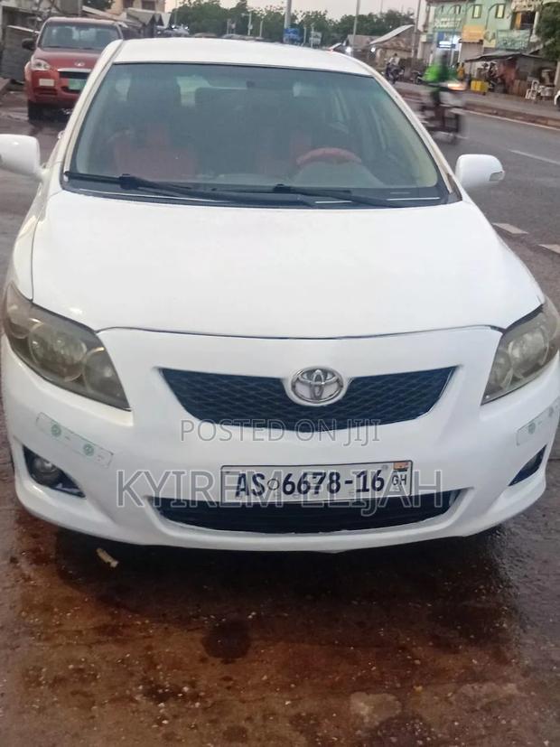 Toyota Corolla Base 4dr Sedan (1.8L 4cyl 5M) 2010 White