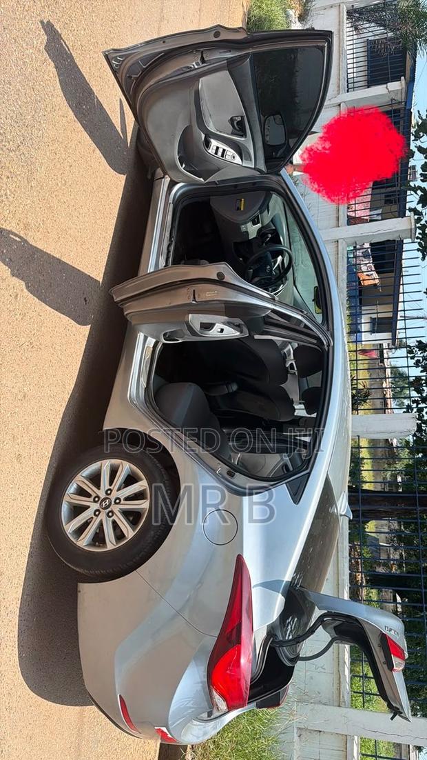 Hyundai Elantra Limited 4dr Sedan (1.8L 4cyl 6A) 2015 Gray
