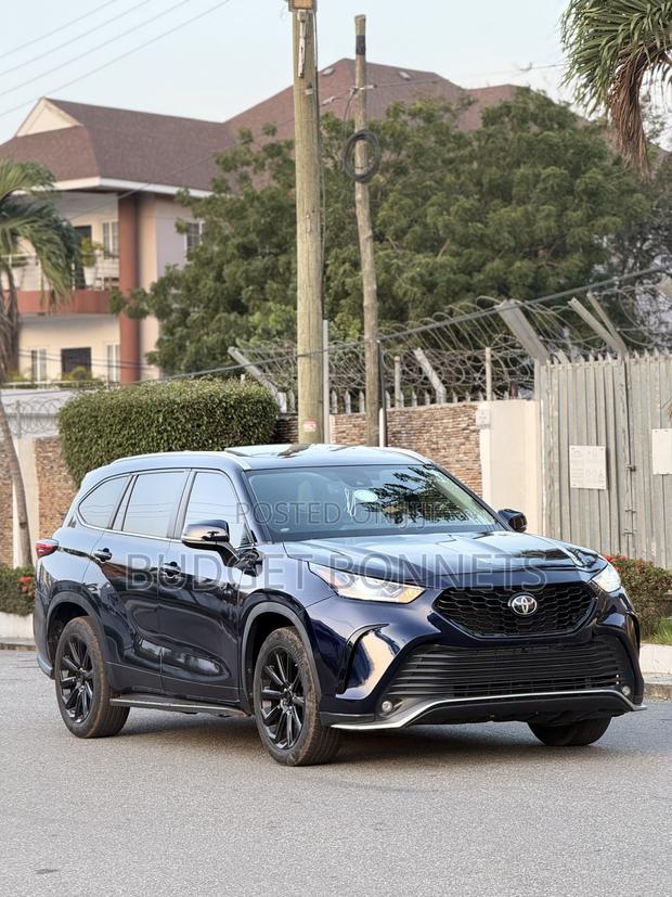 Toyota Highlander XLE AWD 2023 Blue