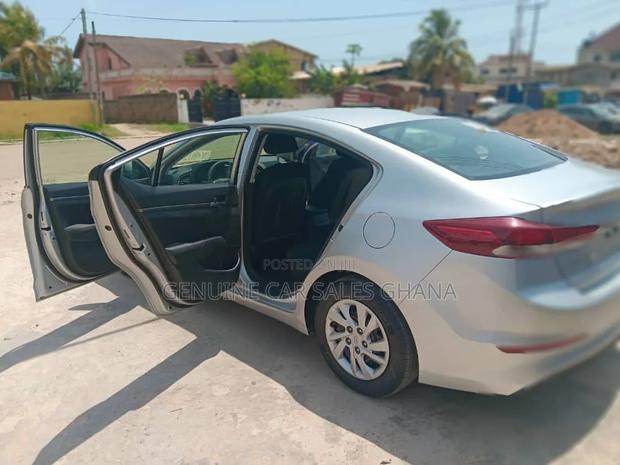 Hyundai Elantra SE 2018 Silver