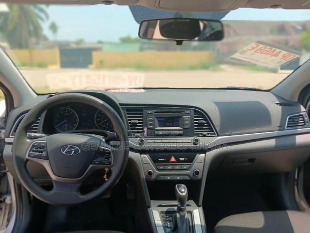 Hyundai Elantra SE 2018 Silver