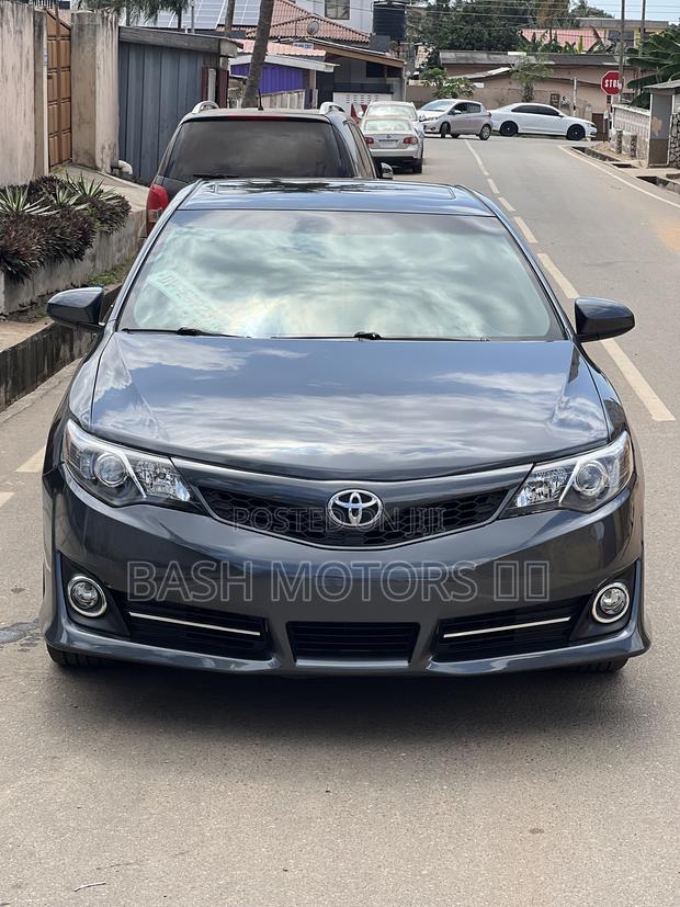 Toyota Camry SE 4dr Sedan (2.5L 4cyl 6A) 2014 Gray