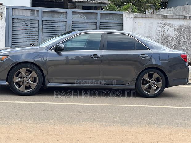 Toyota Camry SE 4dr Sedan (2.5L 4cyl 6A) 2014 Gray