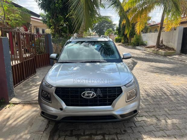 Hyundai Venue 2024 Gray