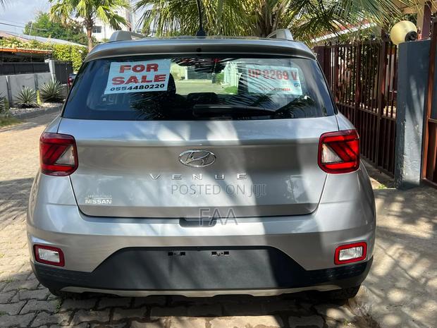 Hyundai Venue 2024 Gray