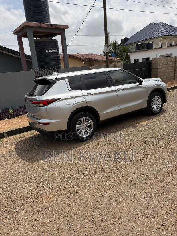 Mitsubishi Outlander SE 2022 Silver