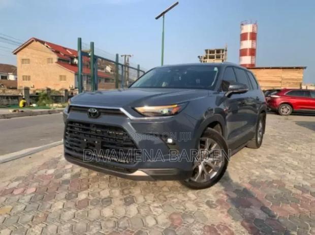 Toyota Highlander 2024 Blue