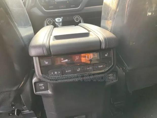 Toyota Highlander 2024 Blue