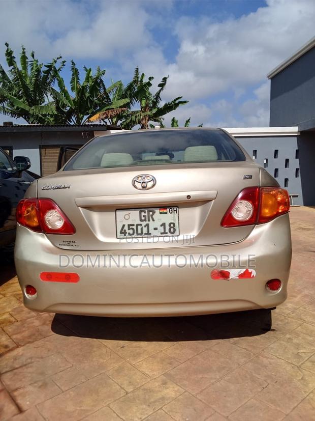 Toyota Corolla LE 4dr Sedan (1.8L 4cyl 4A) 2010 Gold