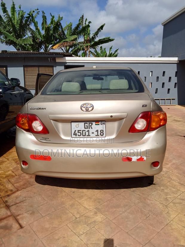 Toyota Corolla LE 4dr Sedan (1.8L 4cyl 4A) 2010 Gold