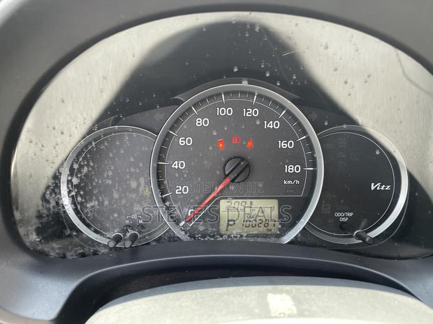 Toyota Vitz 1.3 FWD 5dr 2013 Silver
