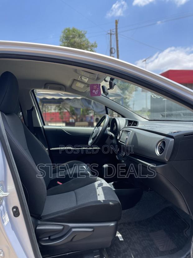 Toyota Vitz 1.3 FWD 5dr 2013 Silver
