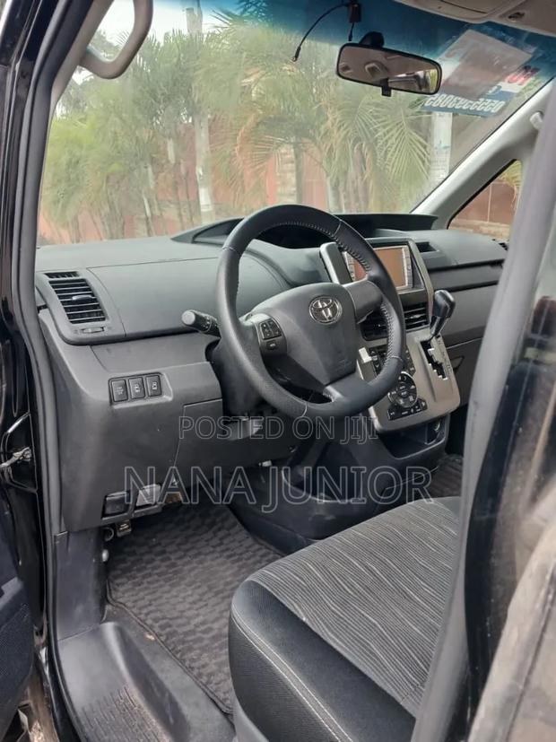 Toyota Voxy 2011 Black