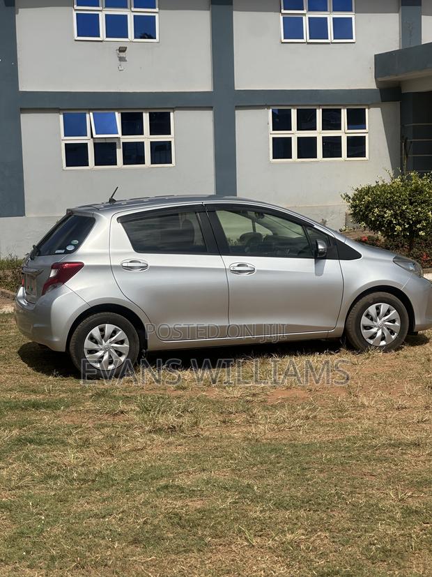 Toyota Vitz 1.3 FWD 5dr 2015 Silver